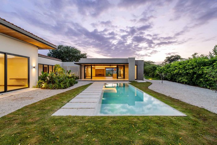 Luxury Contemporary Residence in Hacienda Pinilla en Tamarindo, Santa Cruz, Guanacaste — $2,199,000 - Foto 2 de 20