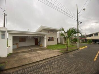 Venta casa moderna 4 habitaciones con jardín y techos altos #26-1834 GS en Puente De Piedra, Grecia, Alajuela — $280,000 - Foto 4 de 16