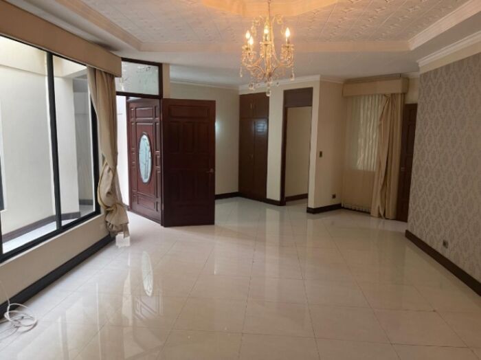 Excelente Casa en Alajuela Residencial Muy Seguro en Alajuela — $2,900