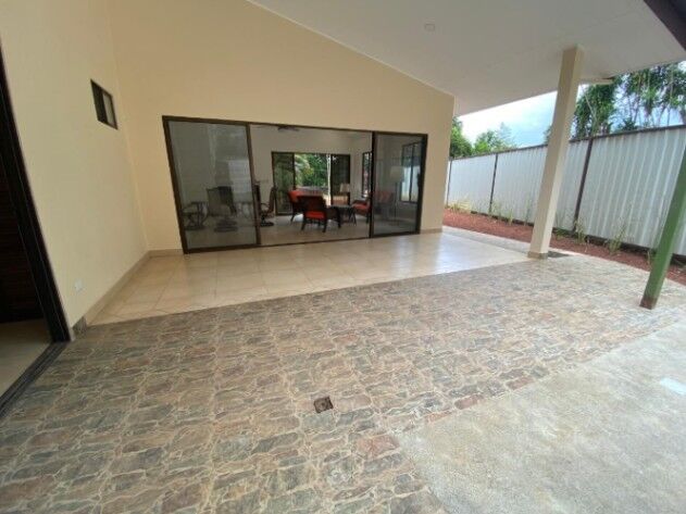DE OPORTUNIDAD BELLA CASA EN ATENAS.  en Atenas, Alajuela — $215,000