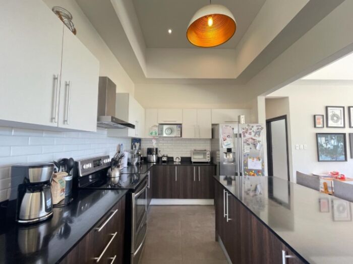 Amplio departamento  en San Rafael, Escazú, San José — $275,000 - Foto 3 de 16