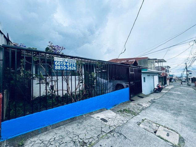 CASA EN VENTA – IPÍS DE GUADALUPE, LA FACIO, oportunidad desarrollo in Guadalupe, Goicoechea, San José — ₡ 40 000 000
