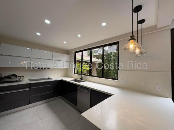 Se alquila casa en Pozos Santa Ana 26-1463 en Pozos, Santa Ana, San José — $2,600