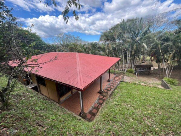 Venta de OPORTUNIDAD Casa con Terreno de 3015m2 en Acosta 26-1273 in Guaitil, Acosta, San José — $120,000
