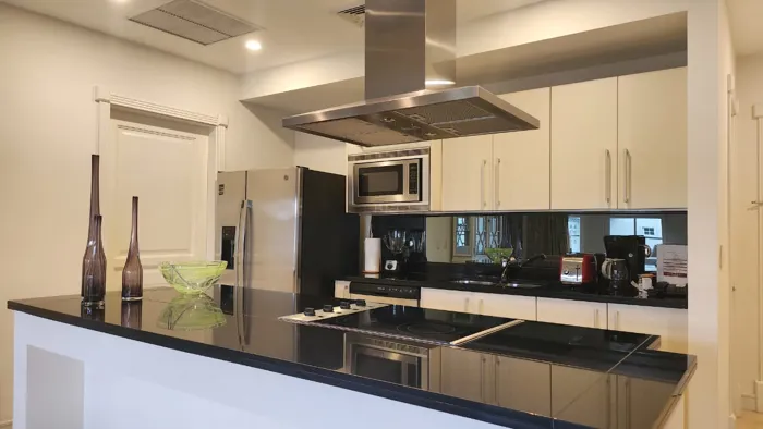 Apartamento de lujo estilo europeo en Laureles, Escazú in San Rafael, Escazú, San José — $2,600 - Photo 3 of 6