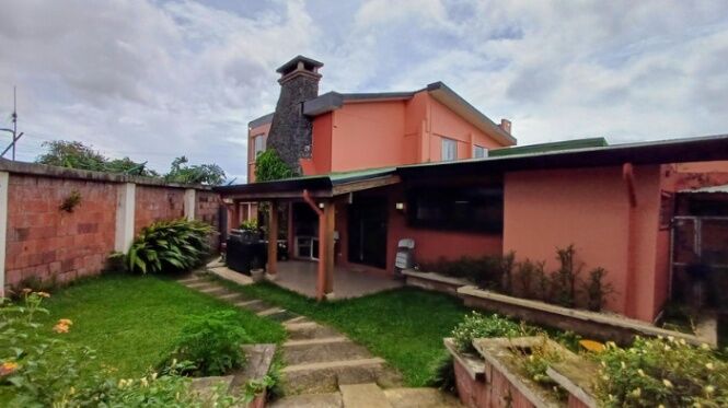MLS-26-56 LS VENTA CASA GRANADILLA CURRIDABAT en Granadilla, Curridabat, San José — $819,000