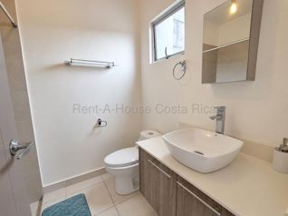 Venta de Casa en Santo Domingo de Heredia. RAH 27-884 in San Miguel, Santo Domingo, Heredia — 110 000 000 ₡ - Photo 2 of 20