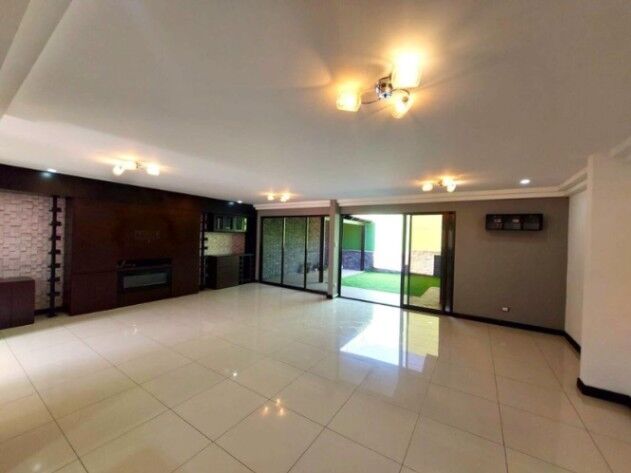Se Vende hermosa casa ubicada en ulloa Heredia 26-1305 in Ulloa, Heredia — $240,000