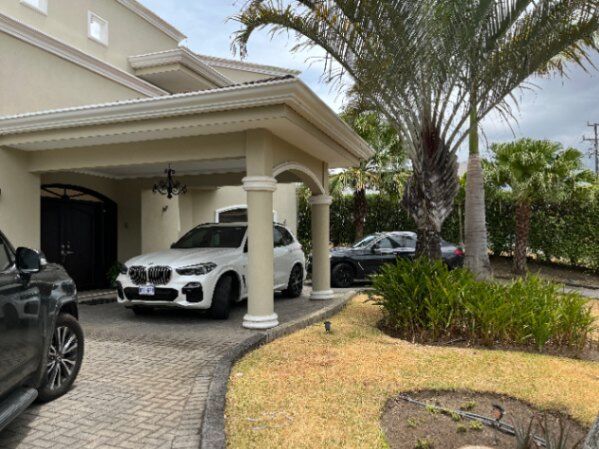 Viva el Lujo y la Exclusividad en el Mejor Condominio del Oeste de San José in Pozos, Santa Ana, San José — $1,750,000