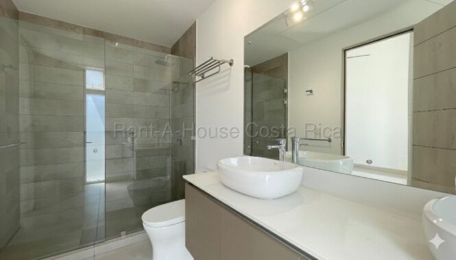 Alquiler de Casa en San Rafael de Escazú. RAH 26-2145 in San Rafael, Escazú, San José — $2,300