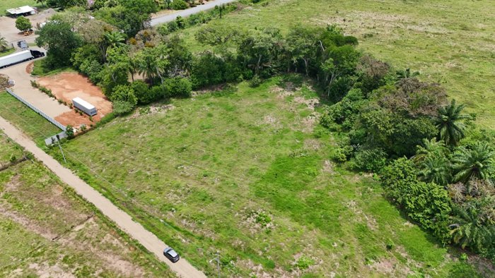 SE VENDE TERRENO LISTO PARA CONSTRUIR CON TOPOGRAFIA PLANO Y EXCELENTE UBICACION en Savegre, Quepos, Puntarenas — $99,995 - Foto 2 de 10