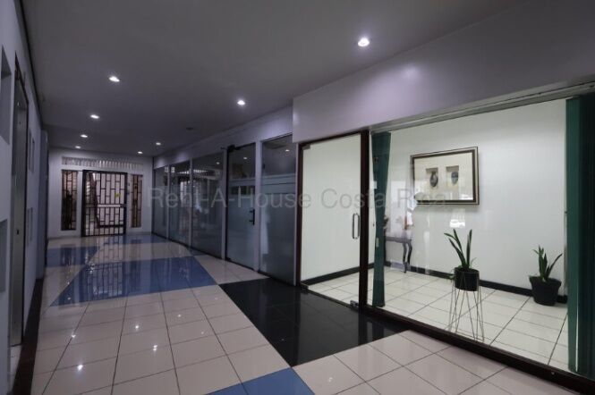 EDIFICIO COMERCIAL EN VENTA EN SAN JOSE CURRIDABAT en Curridabat, San José — $4,500,000