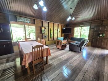 Amplia Casa Campestre con Piscina y Terreno de 1Hectáreas en Santa Elena en Cajón, Pérez Zeledón, San José — $649,999 - Foto 4 de 28