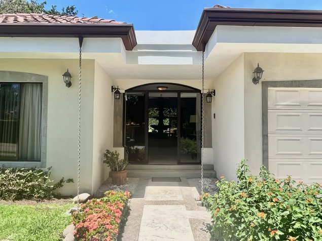 Casa en Santa Ana in Carmen, San José — $530,000 - Photo 2 of 56