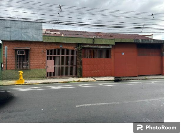 VENTA DE LOTE CON CONSTRUCCION A DEMOLER, SAN JOSE, HOSPITAL, S. BOSCO en Hospital, San José — $550,000