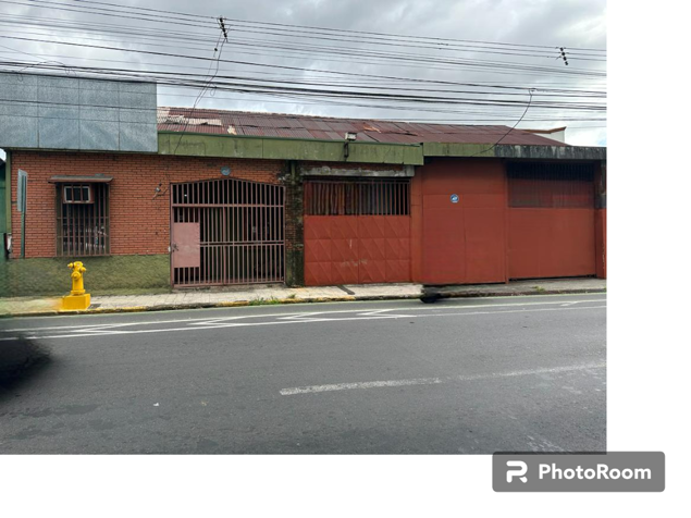 VENTA DE LOTE CON CONSTRUCCION A DEMOLER, SAN JOSE, HOSPITAL, S. BOSCO en Hospital, San José — $550,000