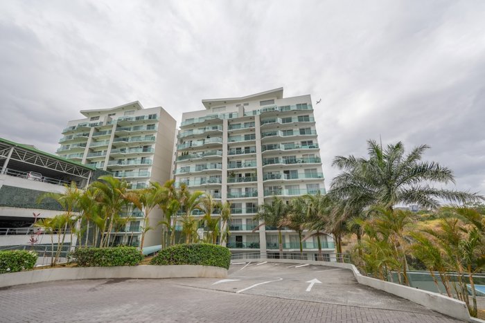 Penthouse de 2 Habitaciones en Paradisus Rohrmoser in Pavas, San José — $2,450