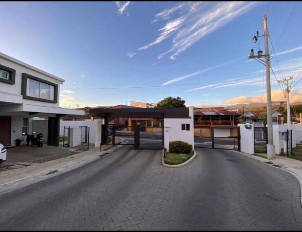 Venta de casa amueblada en Condominio Kata en San Pablo de Heredia en San Pablo, Heredia — $218,000 - Foto 2 de 18