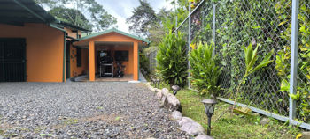 Hermosa y Cómoda Casa Cerca de La Fortuna en Peñas Blancas, San Ramón, Alajuela — $150,000 - Foto 2 de 29