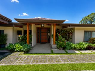 Casa de Una Planta en Venta en Piedades de Santa Ana, con Terreno in Piedades, Santa Ana, San José — $733,000 - Photo 2 of 22