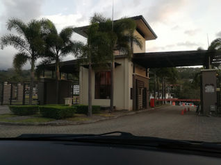 Se alquila casa en condominio Parques del Sol Santa Ana en Brasil, Santa Ana, San José — $1,600 - Foto 2 de 36