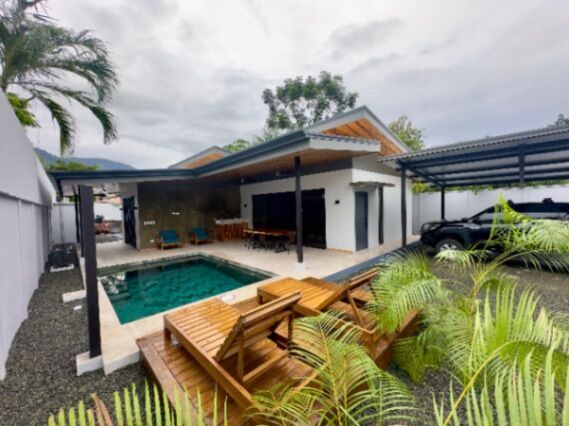 Se vende casa nueva a 5 minutos de la playa  en Bahía Ballena, Osa, Puntarenas — $398,000