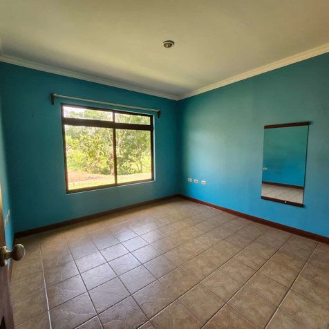 Casa con 4 Cuartos y Rio en La Hermosa en El General, Pérez Zeledón, San José — $350,000