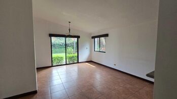 Casa en alquiler en exclusivo condominio, Santa Ana en Piedades, Santa Ana, San José — $2,300 - Foto 4 de 14