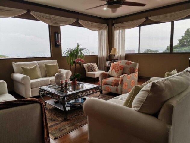 Venta de Hermosa Casa en Escazú / Mls. 23-516 OFC JB in Escazú, San José — $390,000