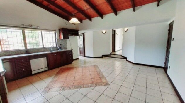 Se vende propiedad con amplio lote de 4,700m2 en San Rafael Heredia 25-1199 in San Rafael, Heredia — $450,000