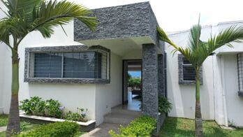Espectacular casa estilo contemporáneo ubicada en el distrito más lindo del cantón de Goicoechea en Mata de Plátano, Goicoechea, San José — $445,000 - Foto 5 de 23