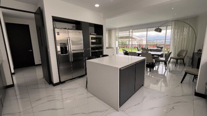 Se vende casa en Escazú San José 26-710 en San Rafael, Escazú, San José — $725,000