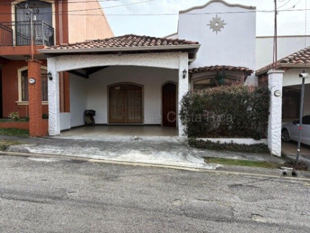 🏡 Casa en Condominio Hacienda San Agustín  26-1587  en San Francisco, Heredia — $160,000