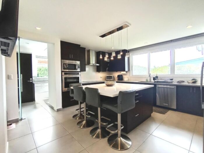 Se vende casa en San Isidro Heredia 25-1931 en San Isidro, Heredia — $713,500