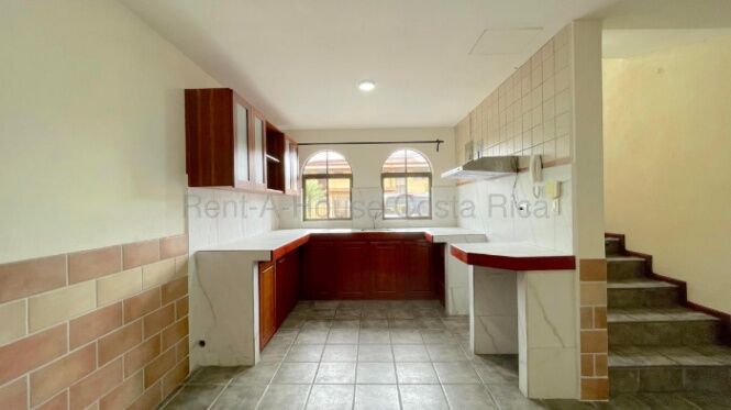 Alquiler de Apartamento en El Centro de Santa Ana. RAH 26-2058 en Santa Ana, San José — ₡ 425 000