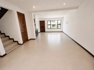 Casa en Venta o Alquiler con Oficina y Trejos Montealegre en Escazú, San José — $200,000 - Foto 4 de 24