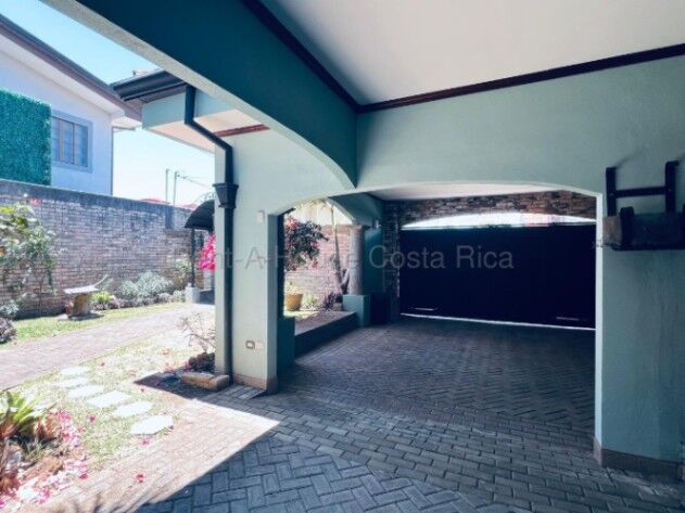 VENDO CASA EN EXCLUSIVO CONDOMINIO SANTO DOMINGO DE HEREDIA. in San Vicente, Santo Domingo, Heredia — $498,000