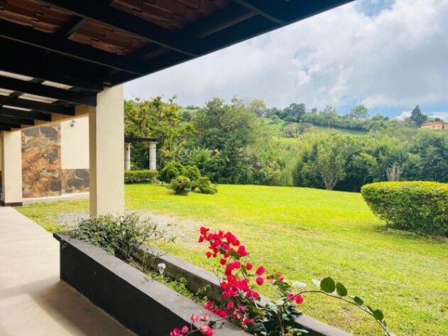 Venta de casa en lote de 2500 m2 en San Rafael de Coronado en San Rafael, Vázquez de Coronado, San José — $850,000