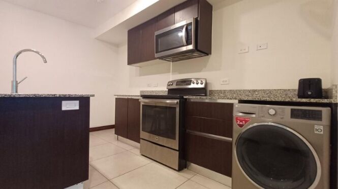 Se alquila apartamento amoblado en torre los Yoses 25-2035 in Carmen, San José — $800 - Photo 2 of 15
