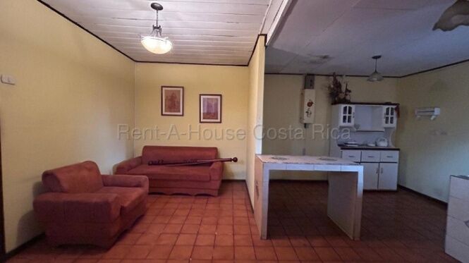Venta de Propiedad de Uso Mixto en Zapote-San José. RAH 26-1505 in Zapote, San José — $130,000