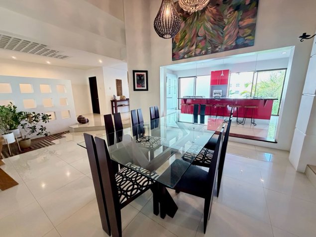 Casa en Trejos Montealegre, Escazú en Escazú, San José — $670,000 - Foto 2 de 19