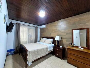 Venta de Casa en Santo Domingo, Heredia. RAH 25-1934 en Santo Tomás, Santo Domingo, Heredia — $520,000 - Foto 4 de 20