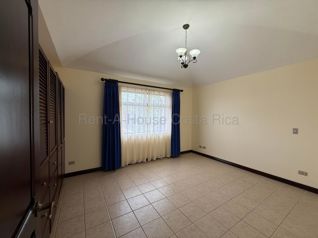 Venta de residencia con vistas panorámicas en San Isidro de Heredia #27-442 GS in Concepción, San Isidro, Heredia — $758,000 - Photo 5 of 15