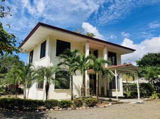 Venta de una hectárea con vivienda principal en Herradura en Jacó, Garabito, Puntarenas — $415,000 - Foto 2 de 36