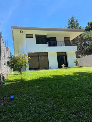 SE VENDE BELLA PROPIEDAD CON CASA EN SAN RAFAEL DE HEREDIA. en Ángeles, San Rafael, Heredia — $520,000
