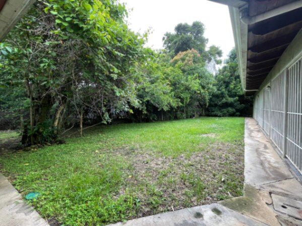 Venta de Amplia Casa en Guachipelin, Escazú / Mls. 25-466 OFC JB en San Rafael, Escazú, San José — $443,000