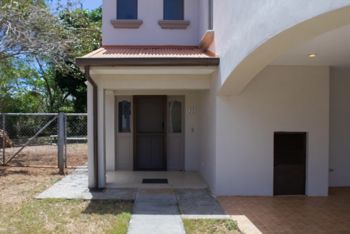 Modern 3-Bedroom Home in Vista de Tamarindo – Minutes from the Beach en Tamarindo, Santa Cruz, Guanacaste — $360,000 - Foto 4 de 35