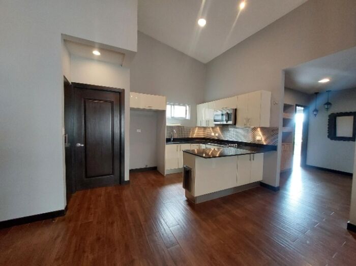 Venta de Hermoso Apartamento en la Guacima de Alajuela  en Guácima, Alajuela — $160,000