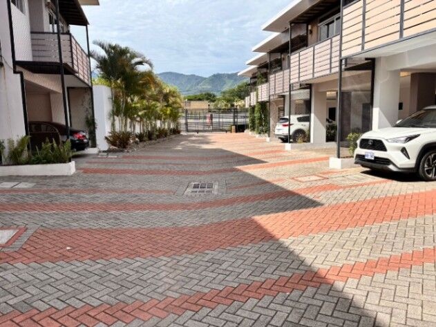 SE VENDE CASA EN CONDOMINIO EN SANTA ANA in Pozos, Santa Ana, San José — $176,000