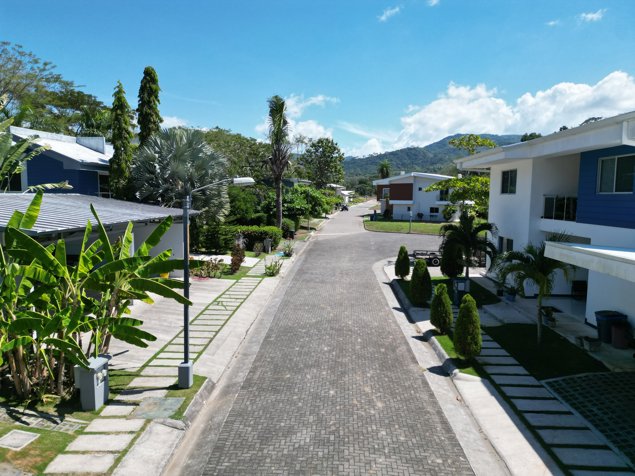 Hermosa casa de playa en condominio en Punta Leona en Jacó, Garabito, Puntarenas — $500,000 - Foto 3 de 43